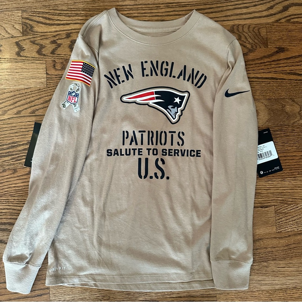 NWT Youth Medium New England Patriots Football Nike Salute to Service Shirt